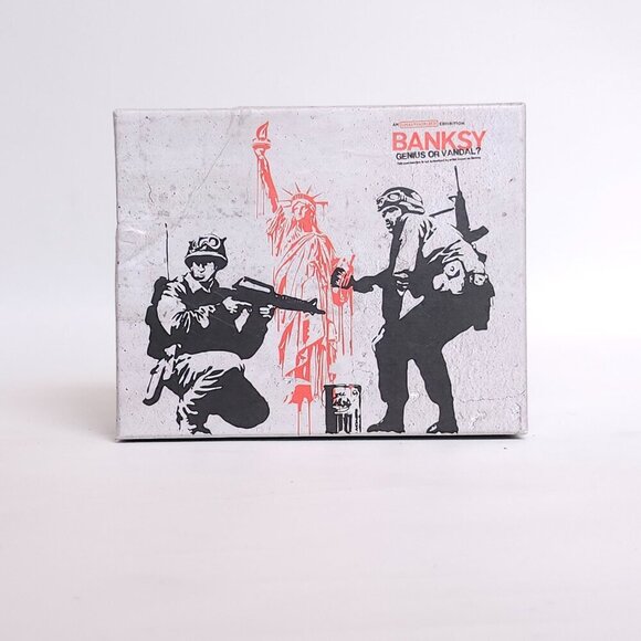 BANKSY GENIUS or VANDAL? Unothorized Echibition Mug BNIP - Picture 11 of 13